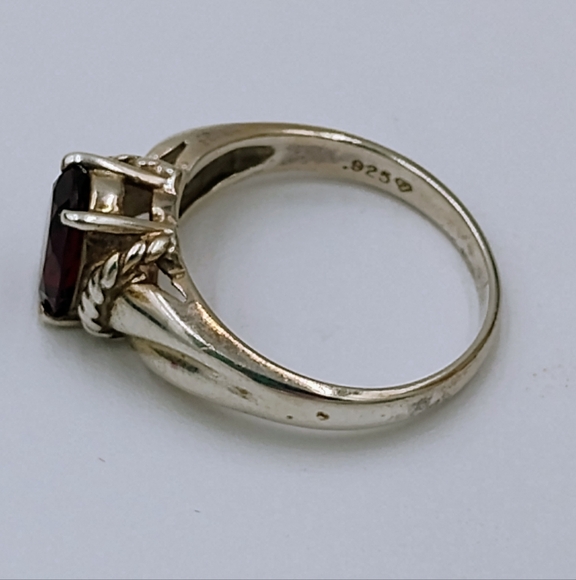 Sterling Silver Garnet Ring - Picture 4 of 6